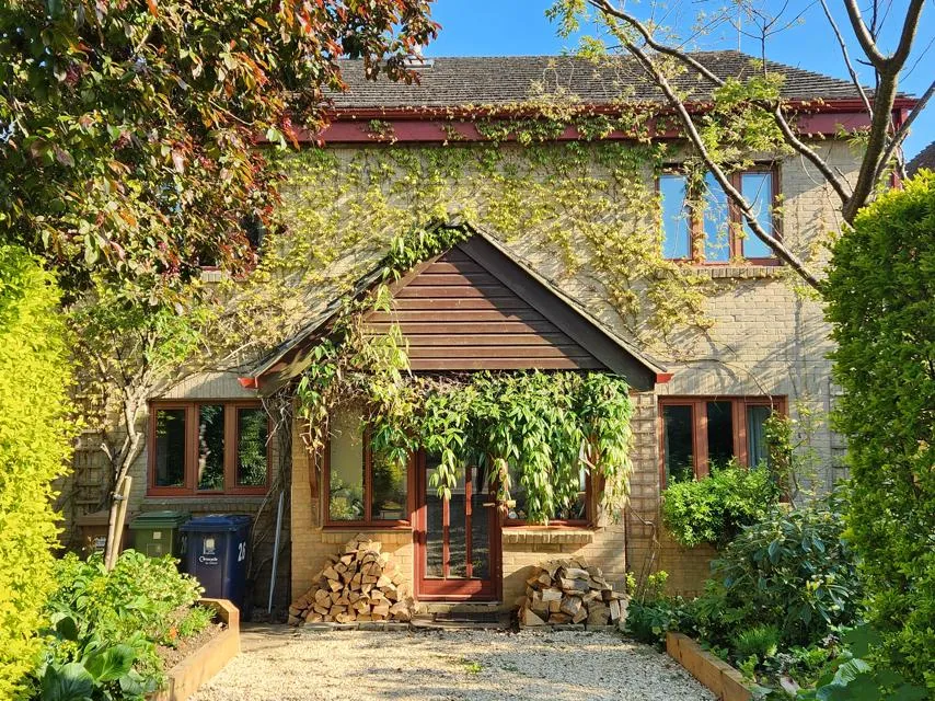 Image of the front of the Oxford Ecohouse.