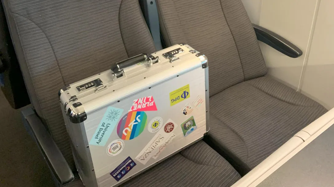 The metal case carrying the quantum light source. Credit: H Huet, C2N Paris