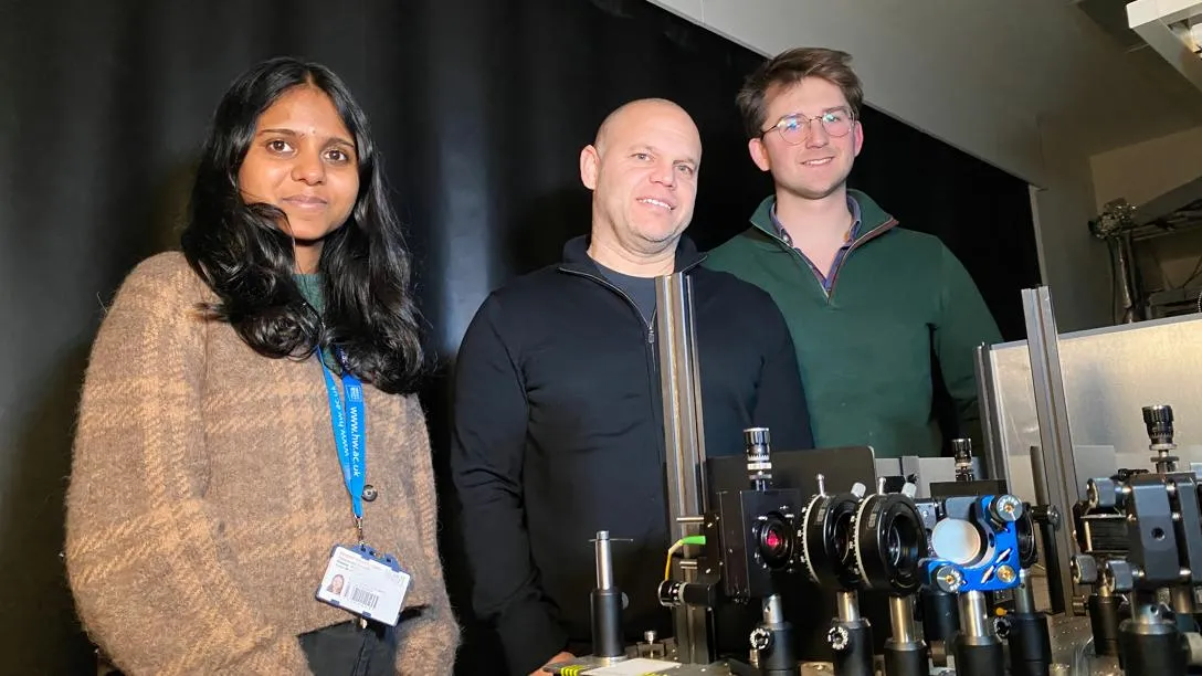 Left to Right - Sheena Shaji, Professor Brian Gerardot and Frederik Brooke Barnes.