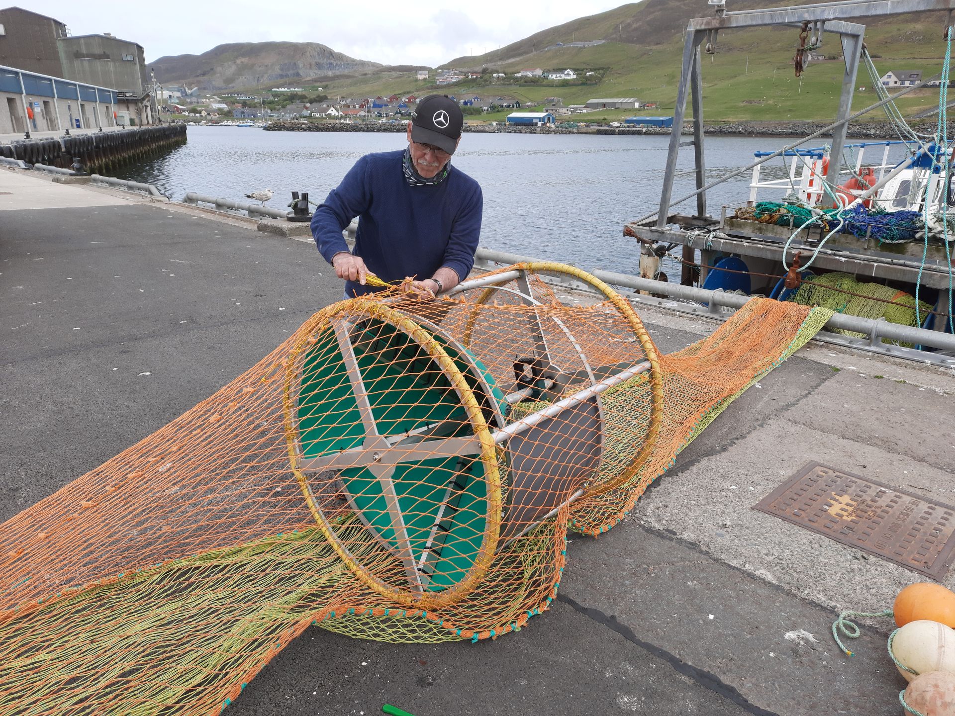 Smartrawl device being fitted into trawler net 1920px
