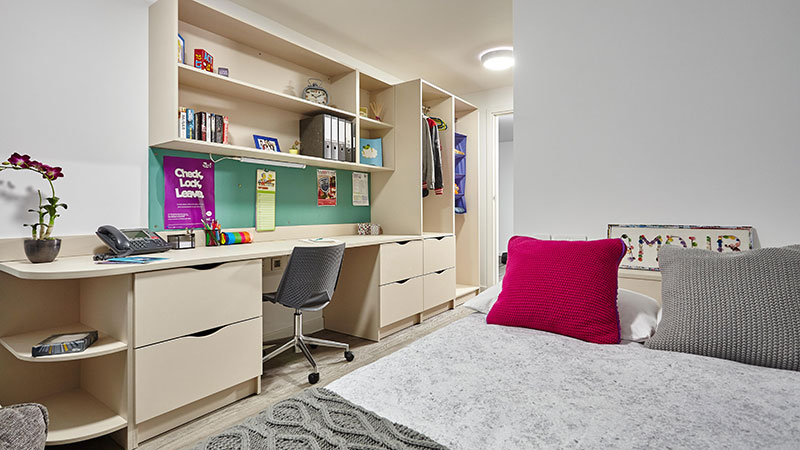 Undergraduate self-catered room with en suite in a shared flat