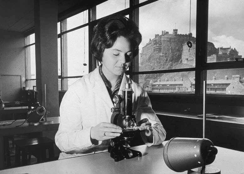 Student in Edinburgh Grassmarket laboratory